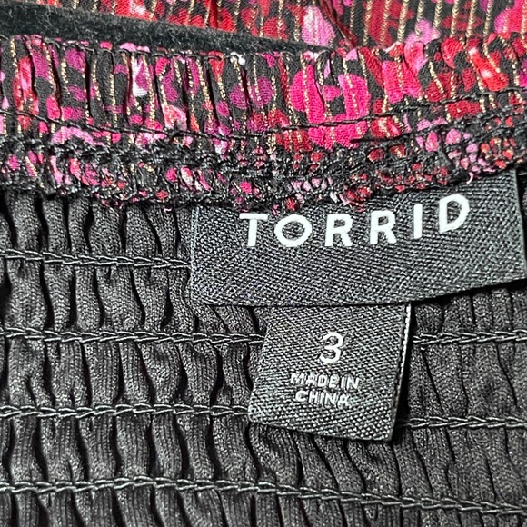 Torrid Women's Peplum Shirred Keyhole Smocked Blouse Sz 3X  Burgundy Paisley - Picture 3 of 16